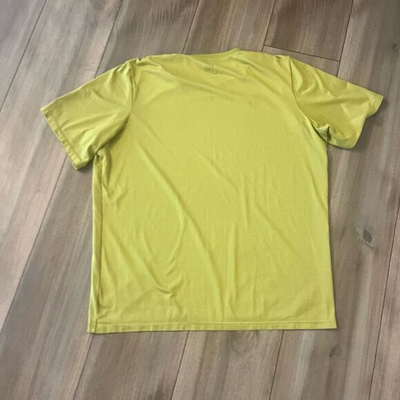 Patagonia Green Capilene Athletic Casual Tshirt Men Large Bin I-0 - Picture 6 of 6